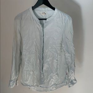 Women’s Levi’s Button Down Shirt